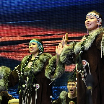 Выступление ансамбля 'Эргырон' на церемонии закрытия. Фото Сергея Терещенко