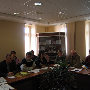 Литераторы  участники конкурса на встрече с членами жюри в в публичной библиотеке им. В.Г. Тан-Богораза. 2006 г.