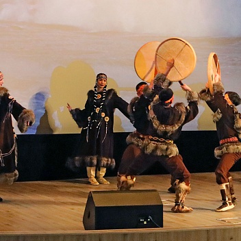 Выступление ансамбля «Эргырон». Фото Сергея Терещенко