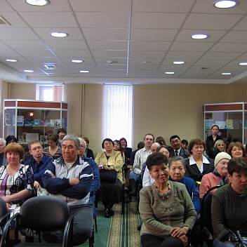 Литераторы на встрече в рамках конкурса в публичной библиотеке им. В.Г. Тан-Богораза. 2010 г.