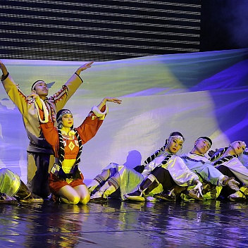 Ансамбль «Эргырон» на торжественном закрытии. Фото Сергея Терещенко