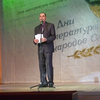 Выступление члена жюри конкурса поэта Андрея Носкова на церемонии закрытия