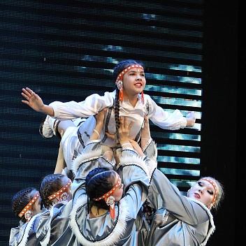 Выступает ансамбль «Эргырон». Фото Серегея Терещенко