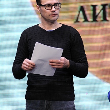 Председатель жюри конкурса Василий Авченко на церемонии закрытия. Фото Сергея Терещенко
